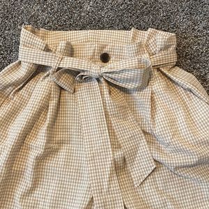 H&M linen bottoms. Cute timeliness checkered pattern.